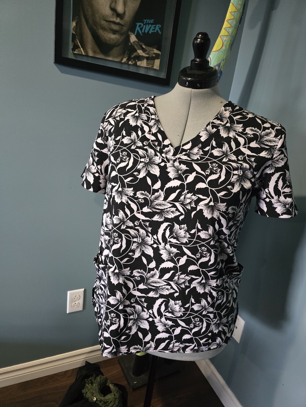 Black & White Floral V-Neck Women's Scrub Top